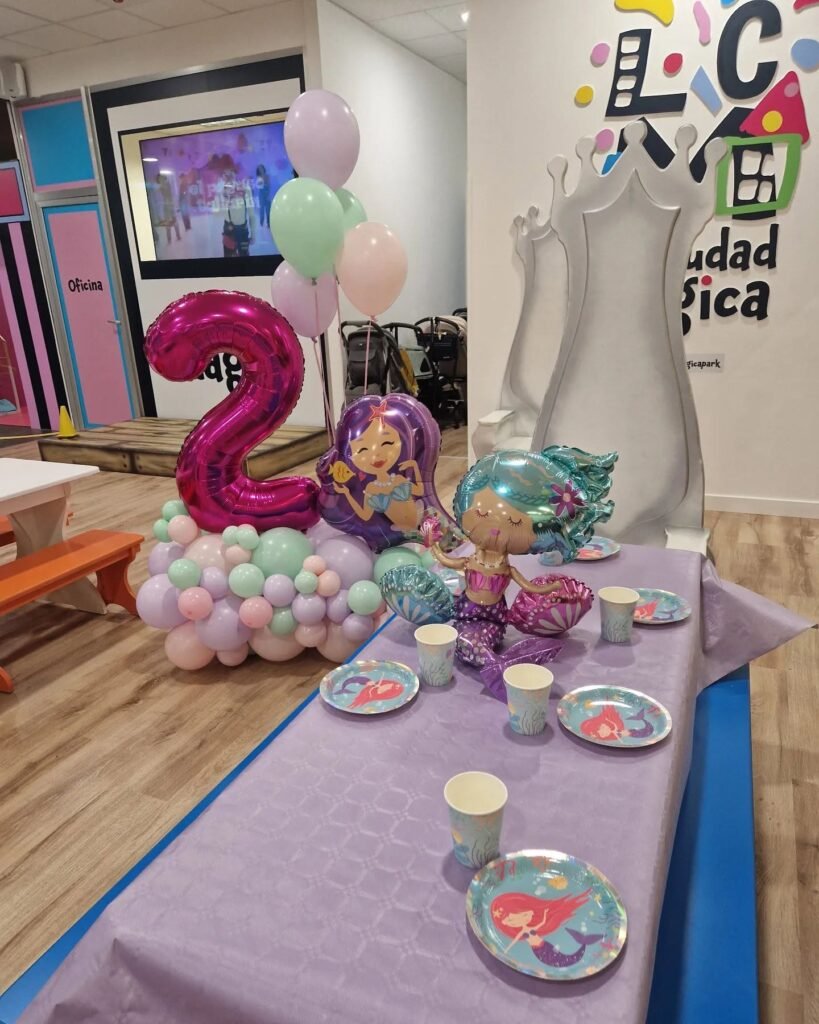 Decoración de cumpleaños temático de sirenas en La Ciudad Mágica